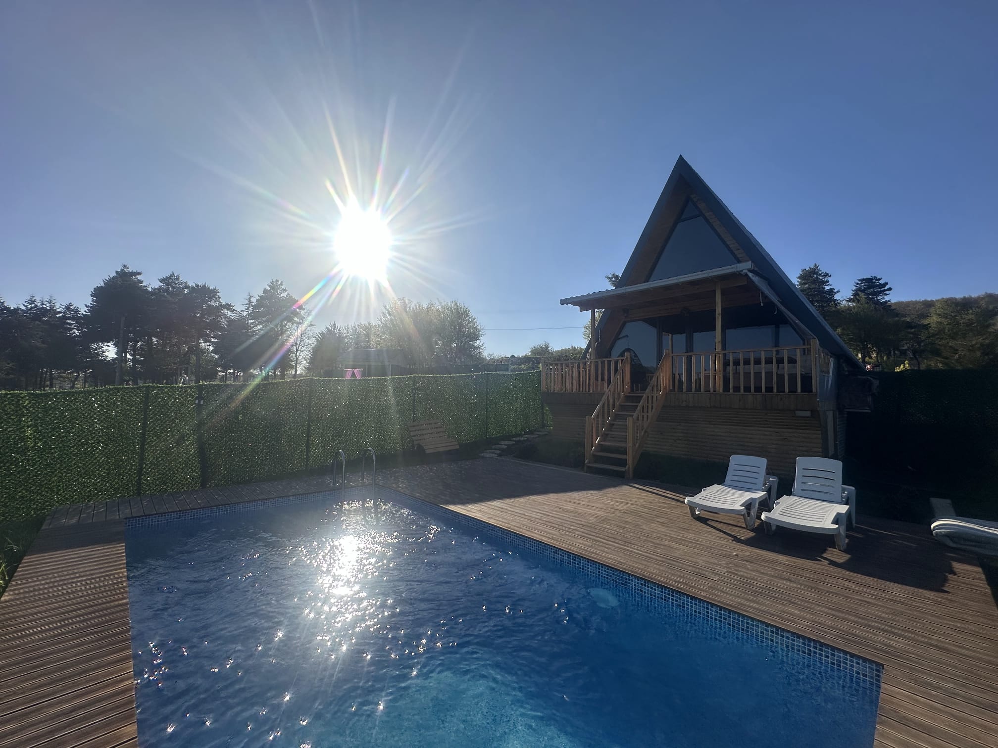 İznik’te lavanta bahçeleriyle çevrili doğa içinde konaklama keyfi sunan Lorien Lavender Garden, doğa manzaralı bungalov evleriyle huzur dolu bir tatil den